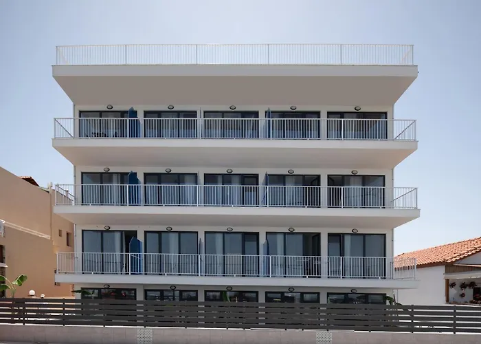 Grand Dodo\'S Triada Seaview Studios